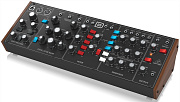Behringer MODEL D синтезатор, полностью аналоговый, 3 VCO, генератор белого/розового шума, VCF и VCA, цепи внешнего управления, MIDI, USB